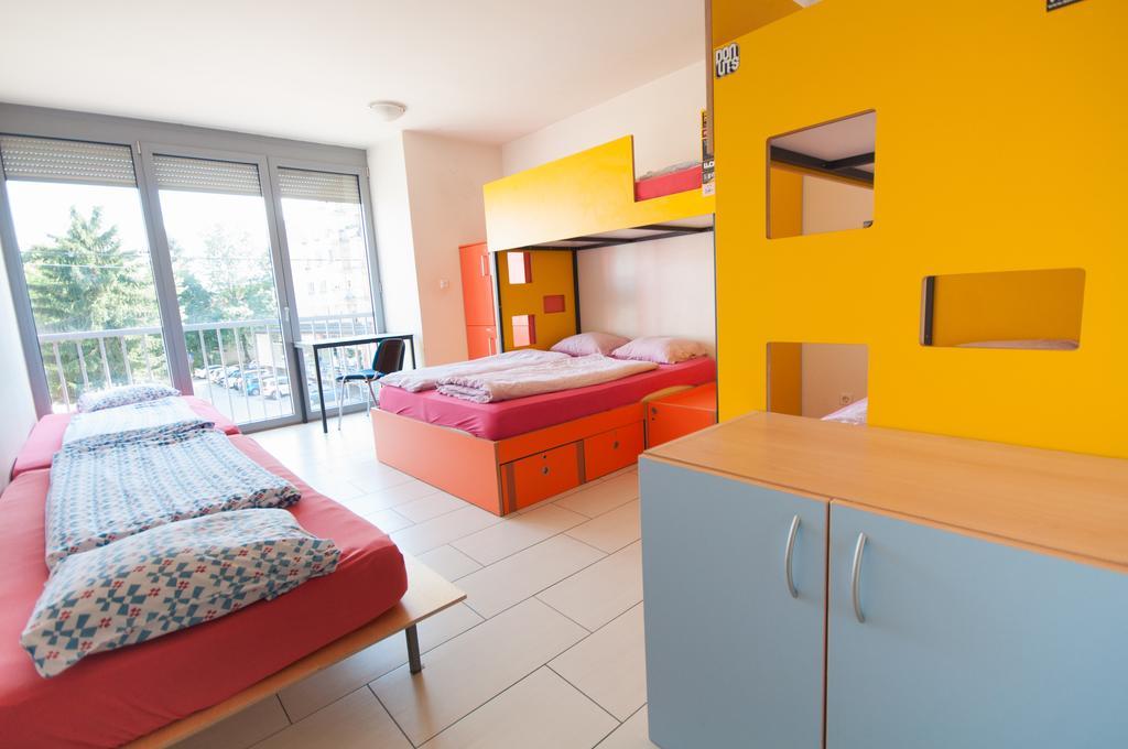 Simbol Rooms With Free Private Parking Ljubljana Kamer foto