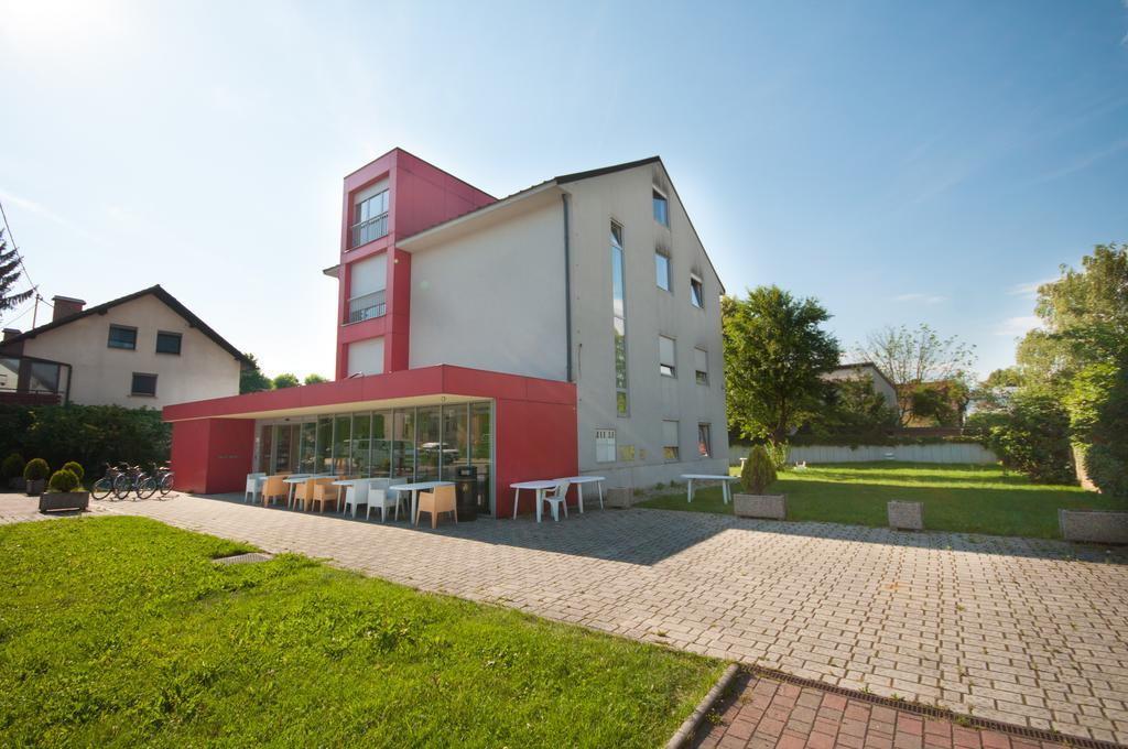 Simbol Rooms With Free Private Parking Ljubljana Buitenkant foto