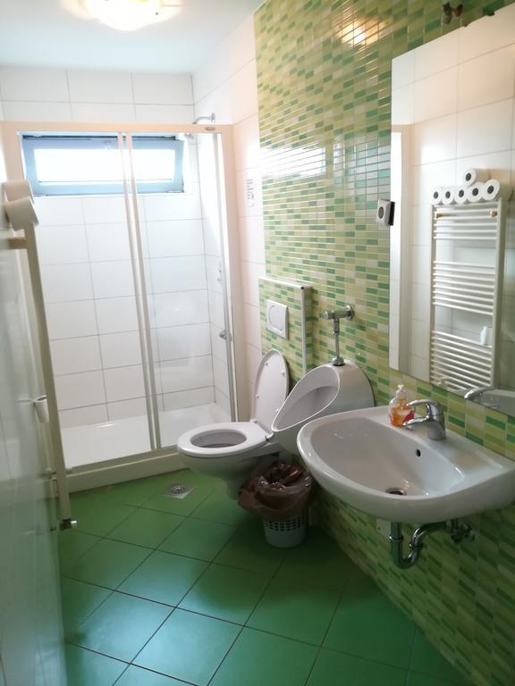 Simbol Rooms With Free Private Parking Ljubljana Buitenkant foto
